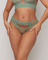 Kaitlin Brazilian : Basil Green