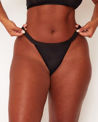 Sunnie Thong : Jet Black